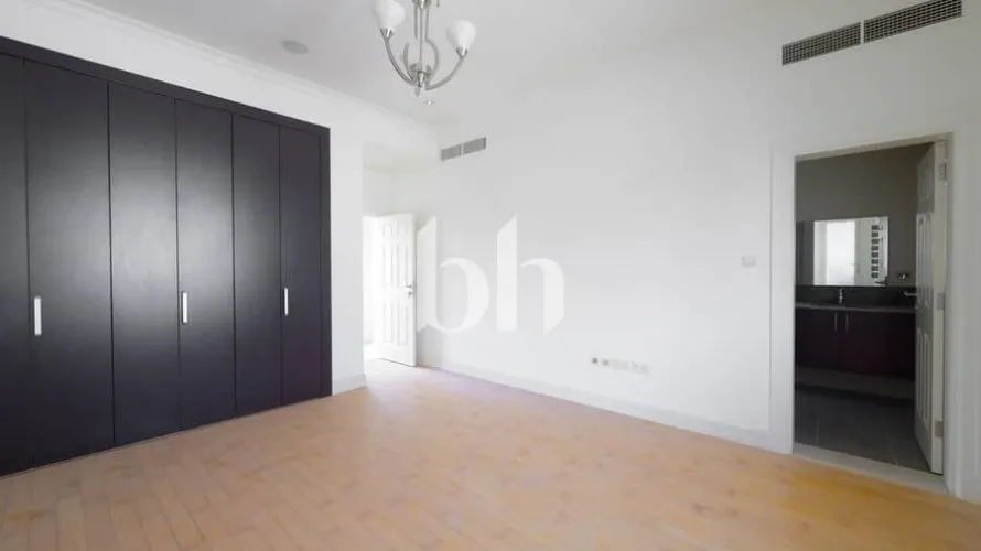 6 bedrooms villa for sale , Jumeirah Golf Estates, Dubai, UAE No. 965 № 13