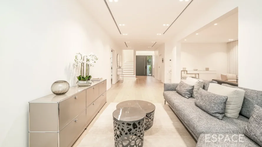 5 bedrooms villa for sale , Meadows 1, Meadows, Dubai, UAE No. 1030 № 1