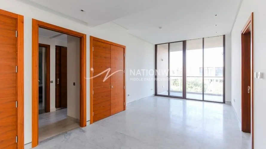 5 bedrooms villa for sale , Abu Dhabi, UAE No. 1404 № 1