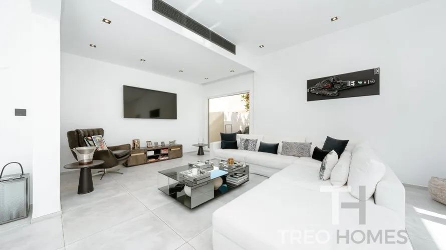 4 bedrooms villa for sale , Meadows, Dubai, UAE No. 688 № 3