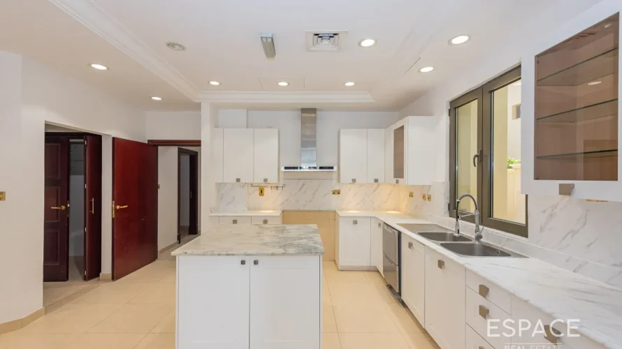 5 bedrooms villa for sale , Palm Jumeirah, Dubai, UAE No. 1032 № 2