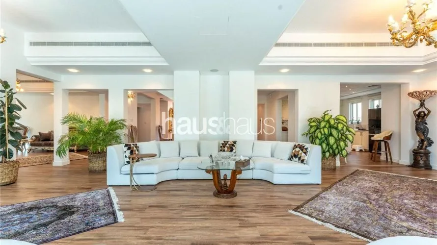 5 bedrooms villa for sale , Dubai Sports City, Dubai, UAE No. 789 № 2