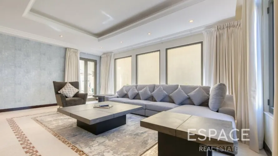 5 bedrooms villa for sale , Palm Jumeirah, Dubai, UAE No. 1054 № 1