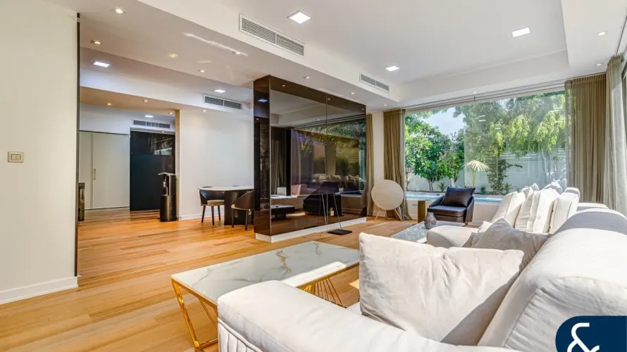 5 bedrooms villa for sale , Meadows, Dubai, UAE No. 1321 № 1