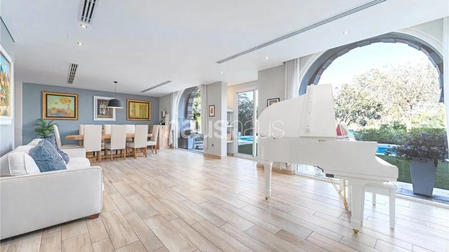 5 bedrooms villa for sale , Dubai Sports City, Dubai, UAE No. 787 № 1