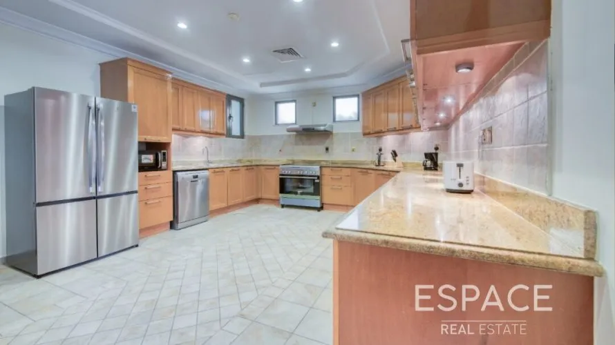 5 bedrooms villa for sale , Palm Jumeirah, Dubai, UAE No. 1054 № 3