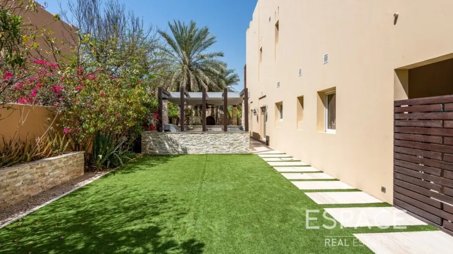 6 bedrooms villa for sale , Dubai, UAE No. 1028 № 14