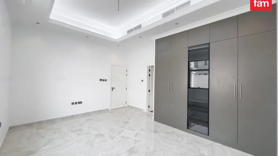 6 bedrooms villa for sale , Dubai, UAE No. 1627 № 8