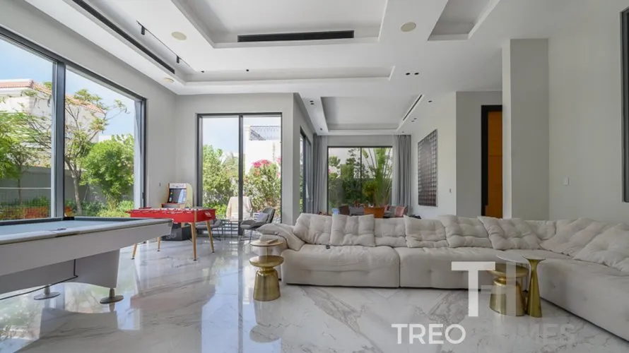 5 bedrooms villa for sale , Jumeirah Park, Dubai, UAE No. 679 № 2