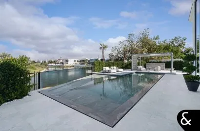 5 bedrooms villa for sale , Jumeirah Islands, Dubai, UAE No. 1598