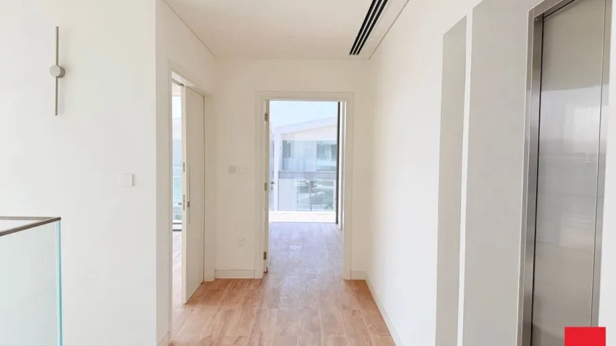 4 bedrooms villa for sale , Dubai, UAE No. 702 № 14