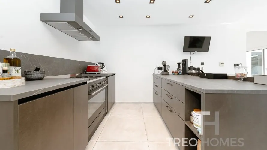 4 bedrooms villa for sale , Meadows, Dubai, UAE No. 688 № 9