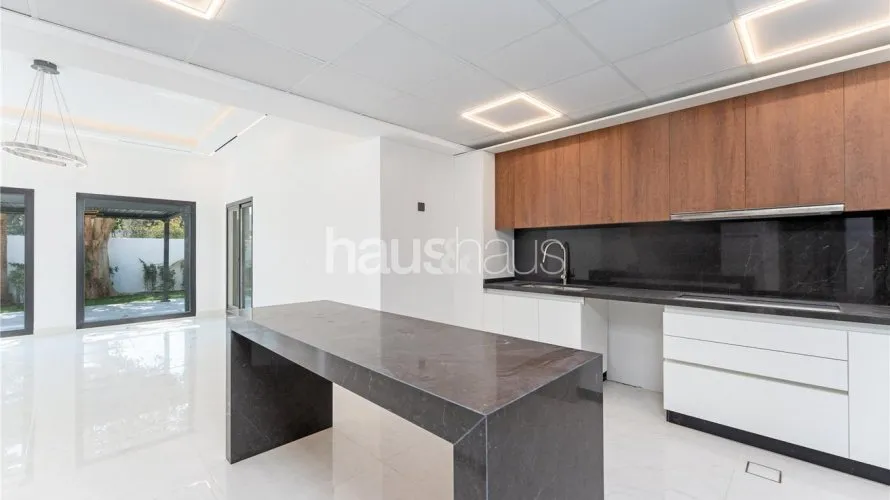 6 bedrooms villa for sale , Meadows, Dubai, UAE No. 763