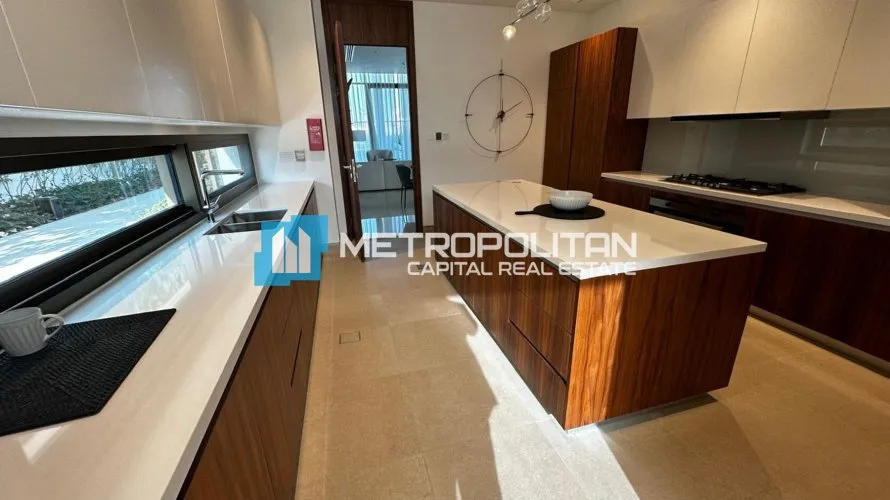 5 bedrooms villa for sale , Abu Dhabi, UAE No. 1385 № 4