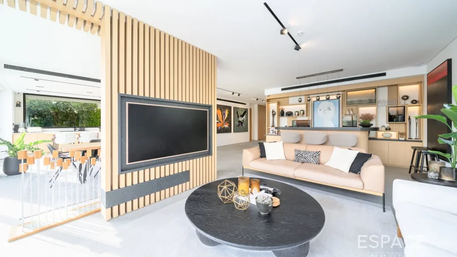 5 bedrooms villa for sale , The Lakes, Dubai, UAE No. 1017 № 2