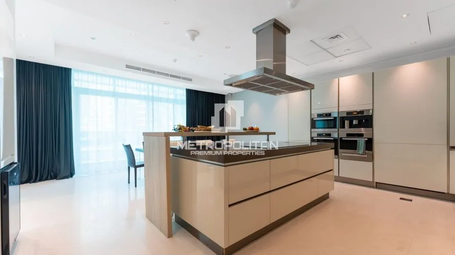 4 bedrooms villa for sale , Dubai Marina, Dubai, UAE No. 666 № 13