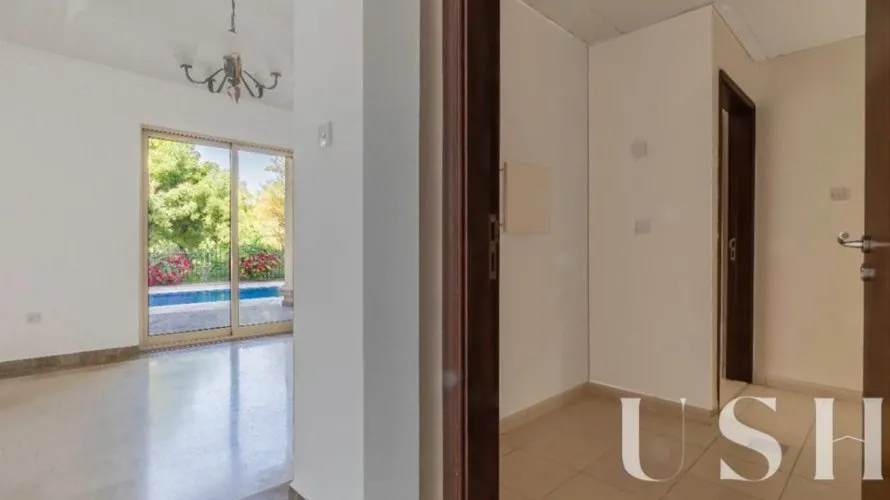 4 bedrooms villa for sale , Jumeirah Islands, Dubai, UAE No. 725 № 1