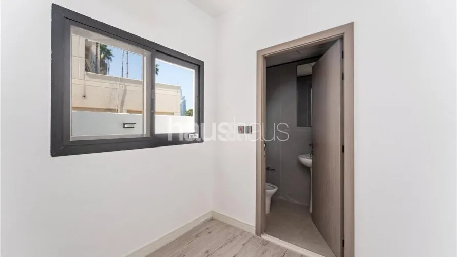 6 bedrooms villa for sale , Meadows, Dubai, UAE No. 763 № 25