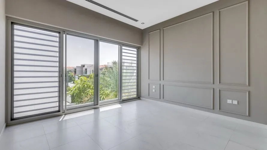 5 bedrooms villa for sale , Dubai, UAE No. 677