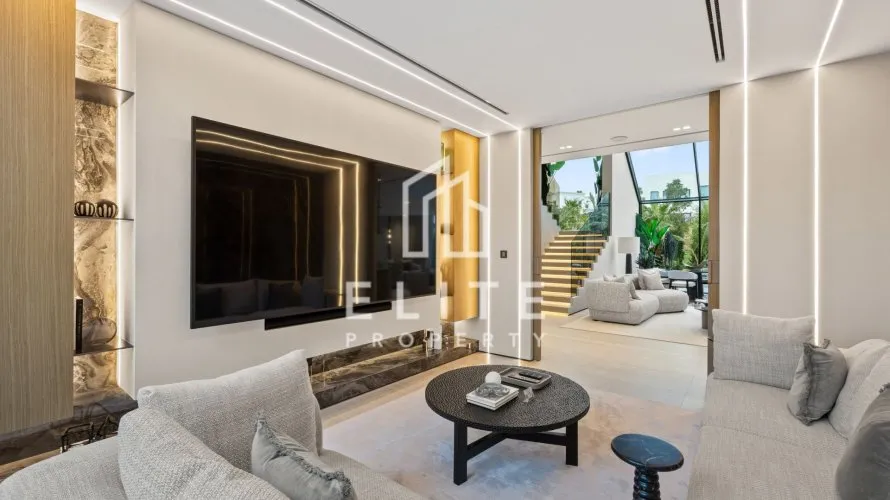 5 bedrooms villa for sale , Dubai, UAE No. 1506 № 13