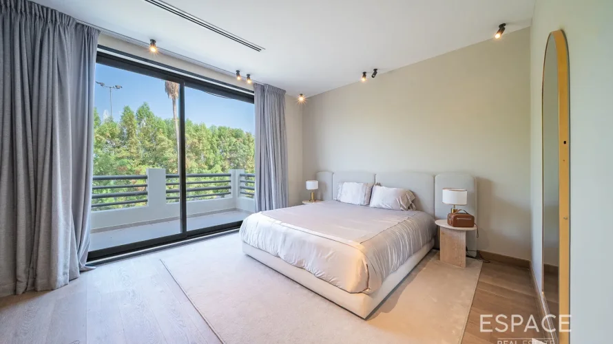 6 bedrooms villa for sale , The Lakes, Dubai, UAE No. 1038 № 8