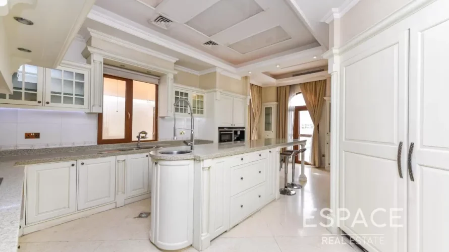 6 bedrooms villa for sale , Palm Jumeirah, Dubai, UAE No. 1061 № 3