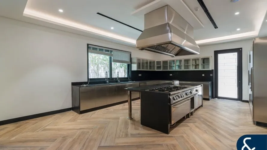 6 bedrooms villa for sale , Dubai, UAE No. 1538 № 8