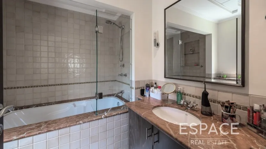 6 bedrooms villa for sale , Dubai, UAE No. 1028 № 12