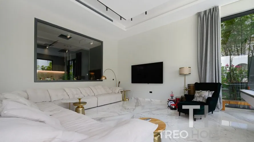 5 bedrooms villa for sale , Jumeirah Park, Dubai, UAE No. 679 № 3