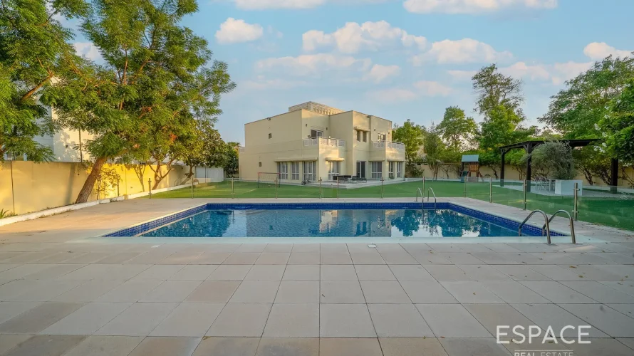 6 bedrooms villa for sale , Meadows, Dubai, UAE No. 1022