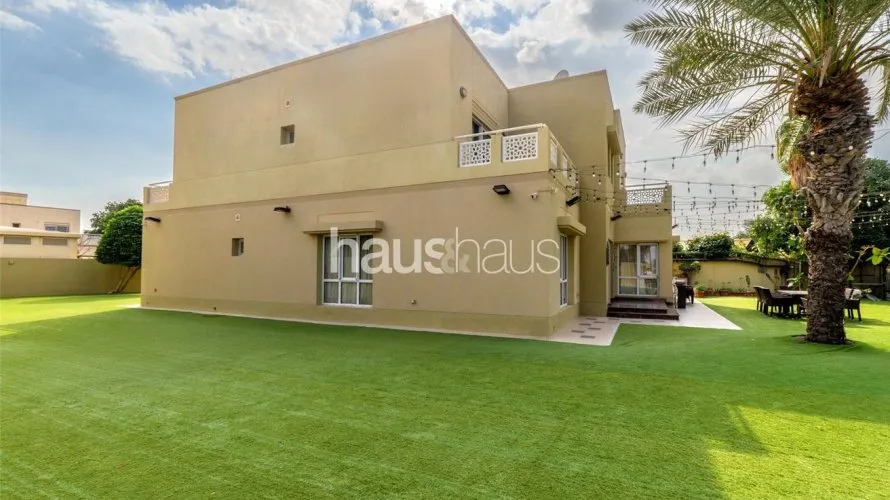 6 bedrooms villa for sale , Meadows, Dubai, UAE No. 795 № 11