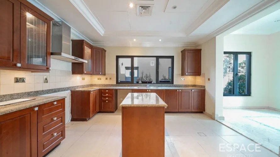 6 bedrooms villa for sale , Palm Jumeirah, Dubai, UAE No. 1044 № 14