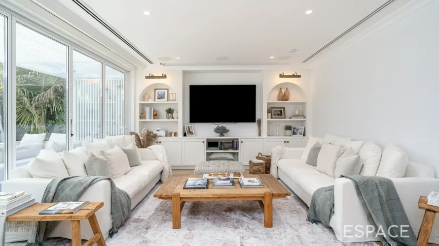 4 bedrooms villa for sale , Dubai, UAE No. 1021 № 3