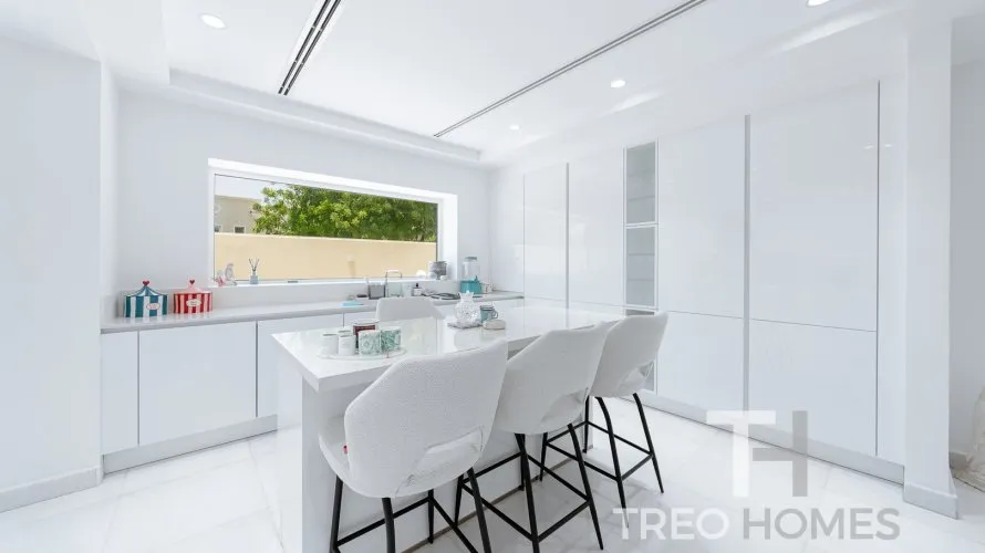 6 bedrooms villa for sale , Arabian Ranches, Dubai, UAE No. 687 № 5