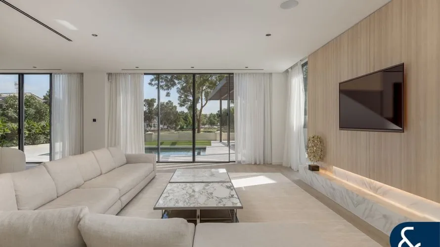 5 bedrooms villa for sale , Jumeirah Golf Estates, Dubai, UAE No. 2289 № 10