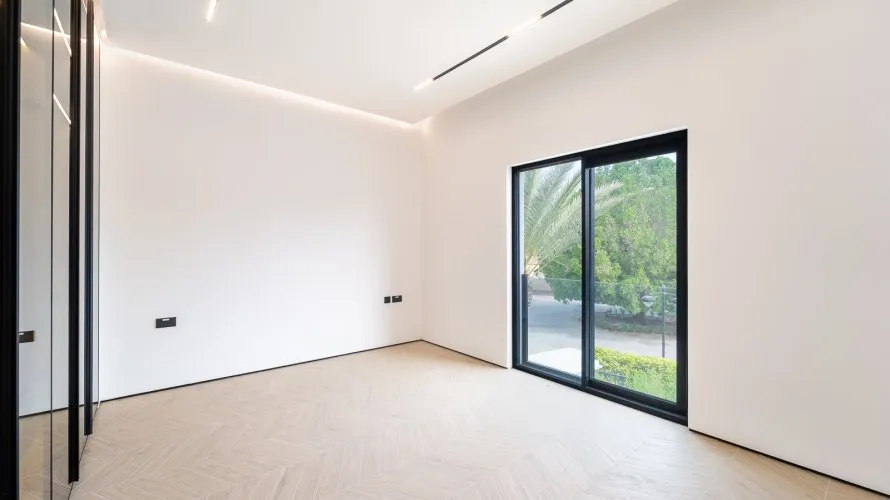 6 bedrooms villa for sale, Dubai Investment Park, Dubai, UAE No. 2409 № 2