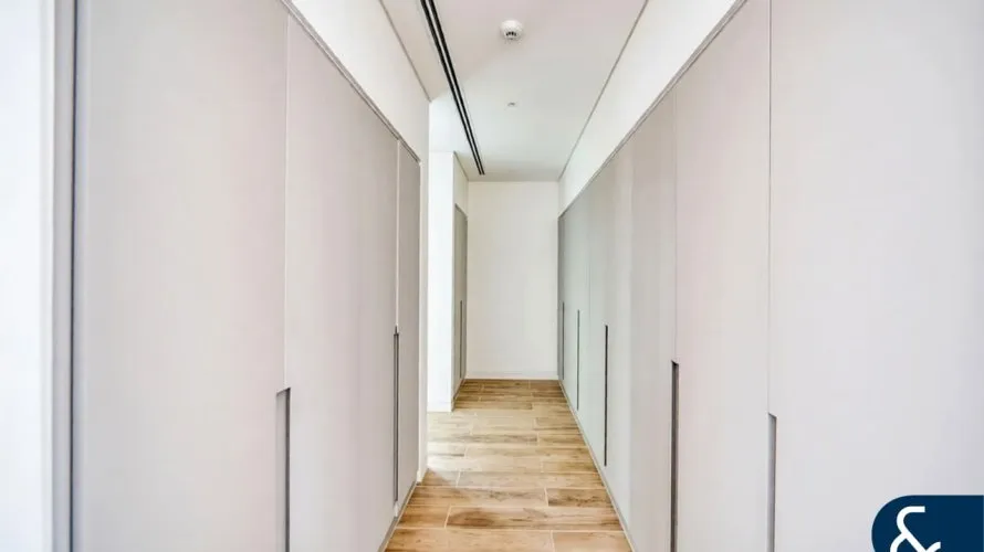 5 bedrooms villa for sale , Dubai, UAE No. 2265 № 5