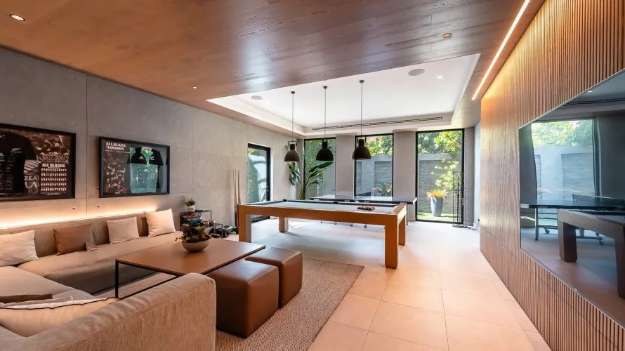 6 bedrooms villa for sale, Dubai, UAE No. 2254 № 13