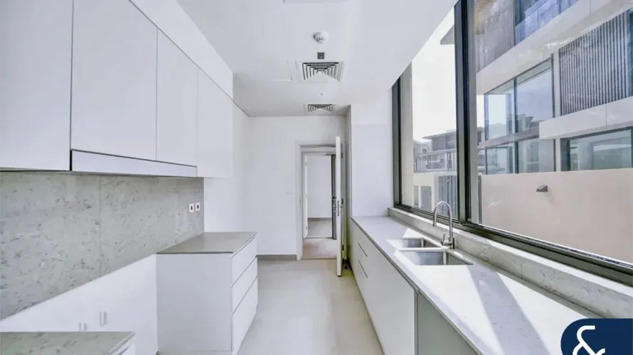 5 bedrooms villa for sale , Dubai, UAE No. 2265 № 2