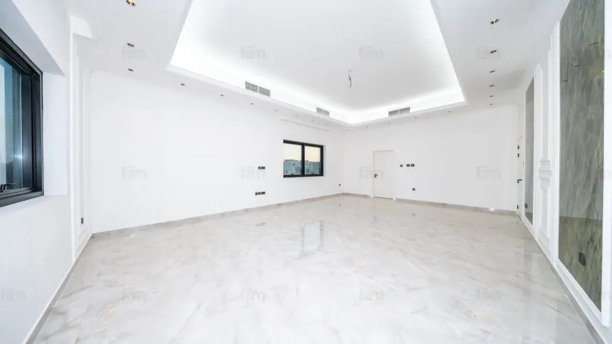 6 bedrooms villa for sale , Dubai, UAE No. 2335 № 4