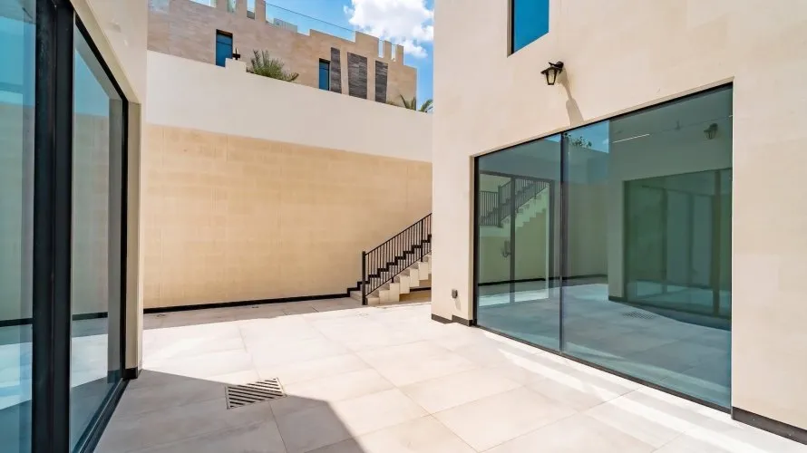 6 bedrooms villa for sale, Dubai, UAE No. 2489 № 4