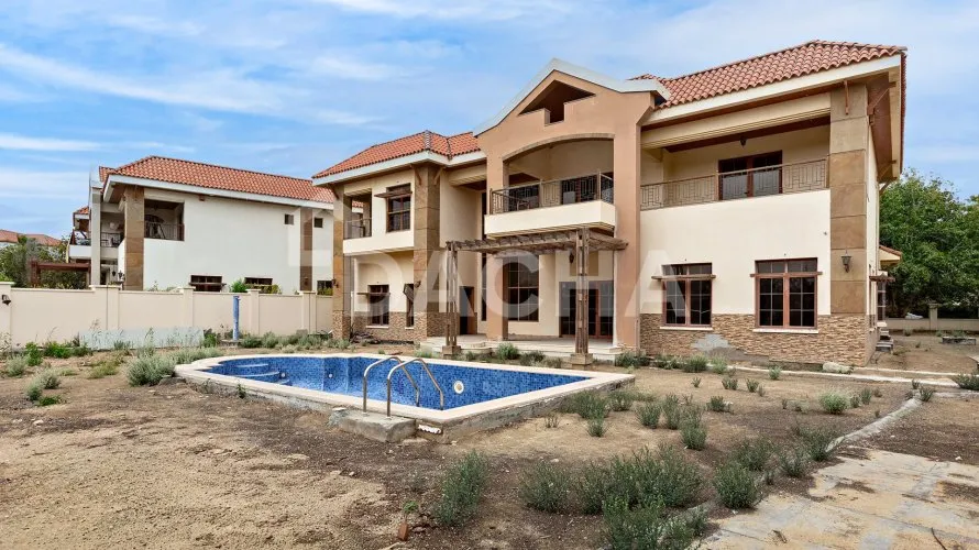 5 bedrooms villa for sale, Jumeirah Islands, Dubai, UAE No. 2399
