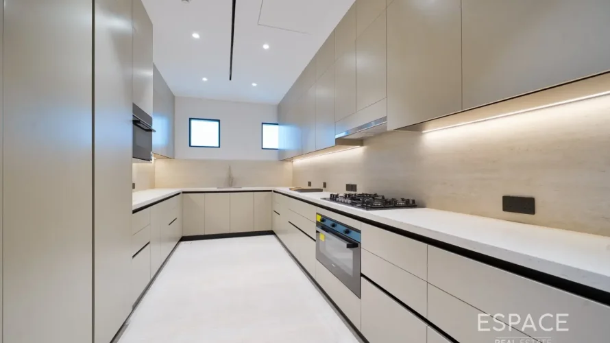 5 bedrooms villa for sale, Palm Jumeirah, Dubai, UAE No. 2967