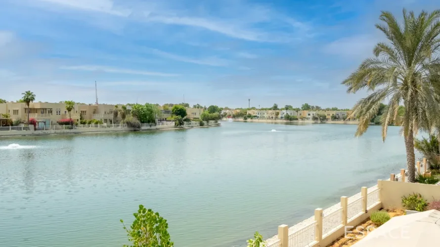 4 bedrooms villa for sale, The Lakes, Dubai, UAE No. 2970