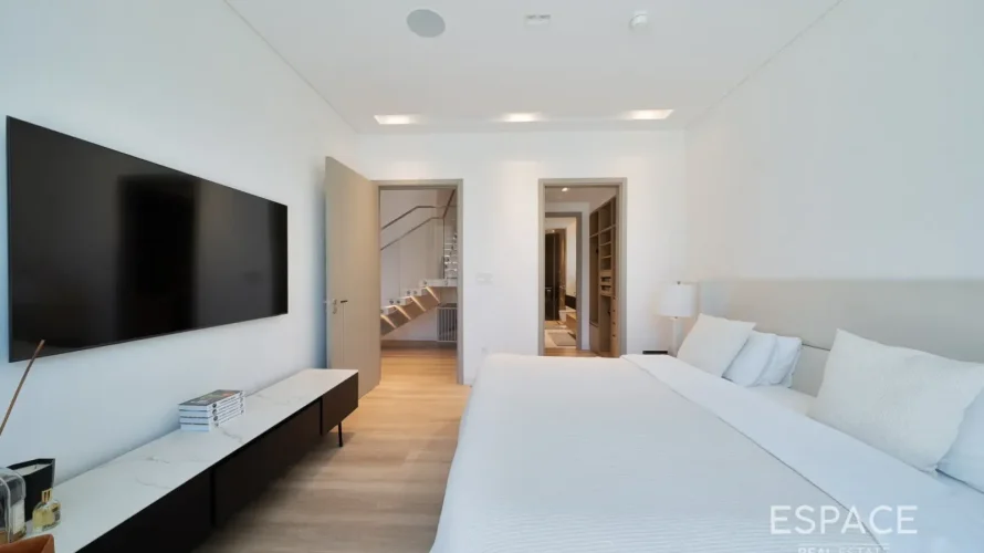6 bedrooms villa for sale, Palm Jumeirah, Dubai, UAE No. 2977 № 16