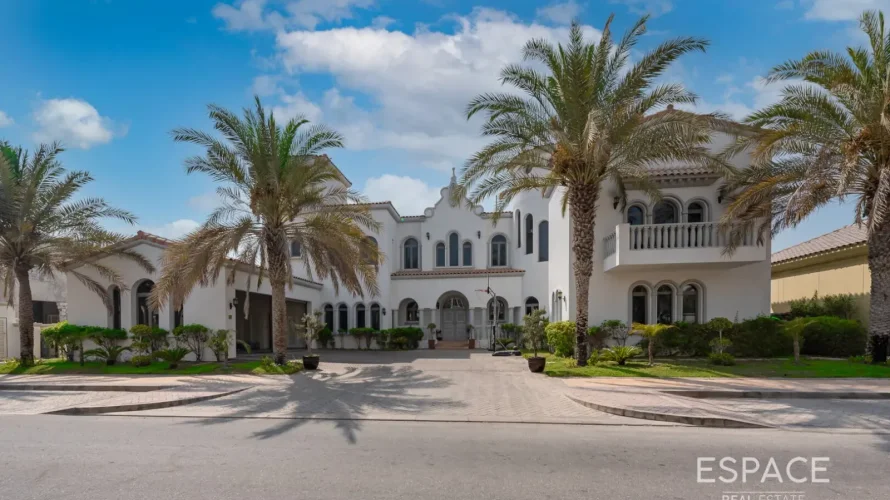 6 bedrooms villa for sale, Palm Jumeirah, Dubai, UAE No. 3002