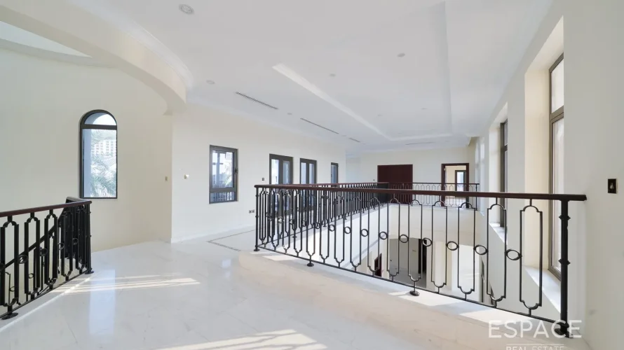 6 bedrooms villa for sale, Palm Jumeirah, Dubai, UAE No. 3004 № 14
