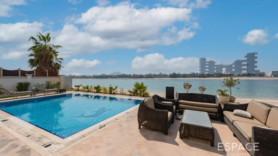 6 bedrooms villa for sale, Palm Jumeirah, Dubai, UAE No. 3002 № 1
