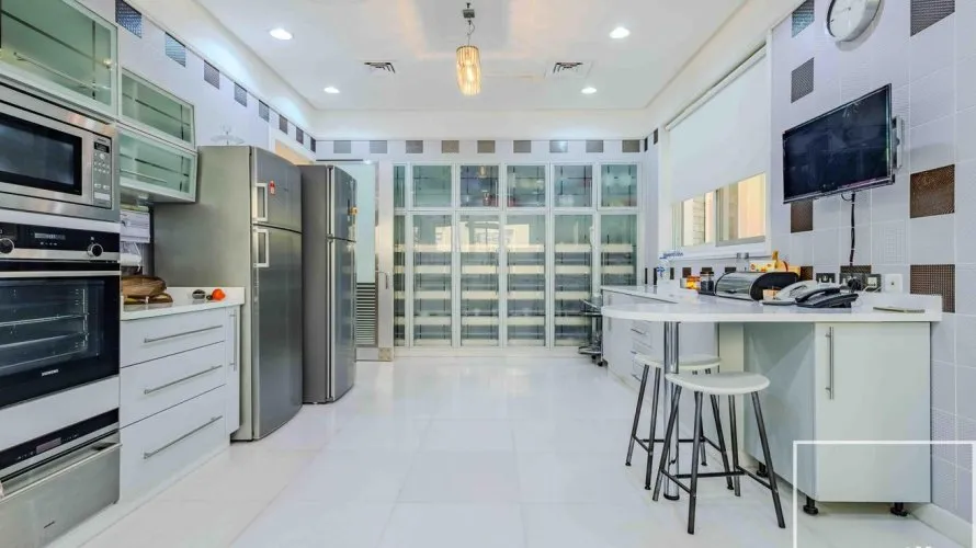 7 bedrooms villa for sale, Emirates Hills, Dubai, UAE No. 3968 № 17