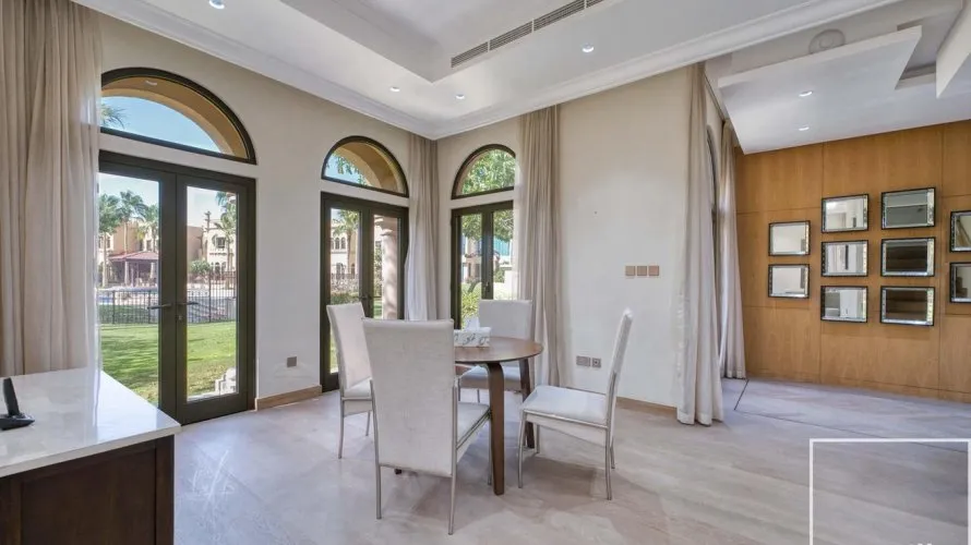 3 bedrooms villa for sale, Canal Cove Villas, Palm Jumeirah, Dubai, UAE No. 4224 № 1